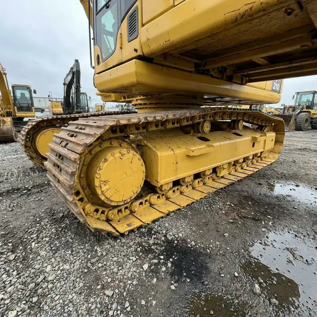 Komatsu PC210 detail 4