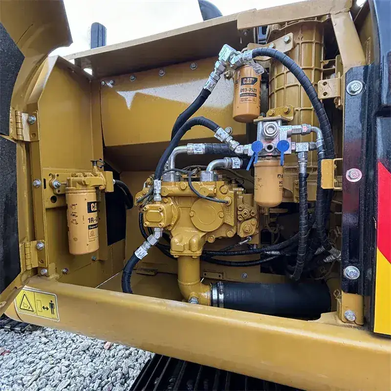 Caterpillar 320D2 thumbnail 3