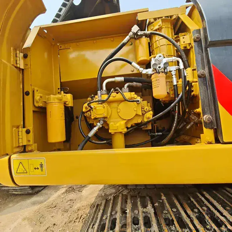Caterpillar 320D2L detail 3