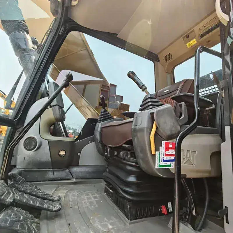 Caterpillar 320D2L detail 4