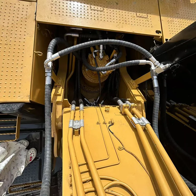 Caterpillar 324D2L detail 2