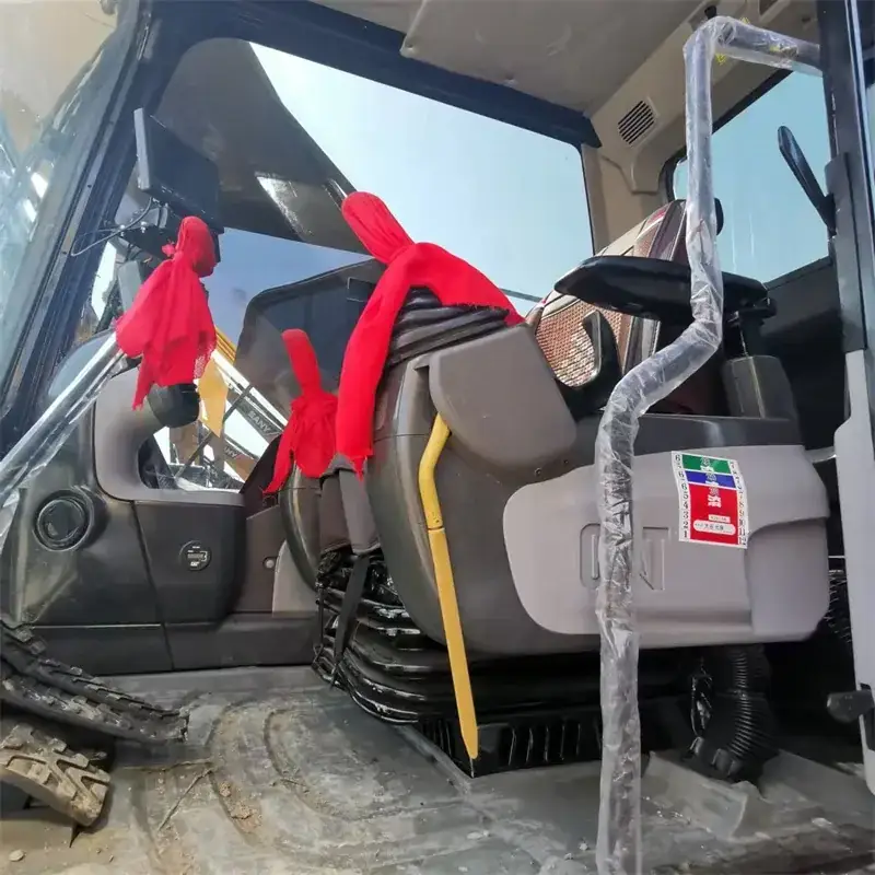 Caterpillar 329D2 detail 3