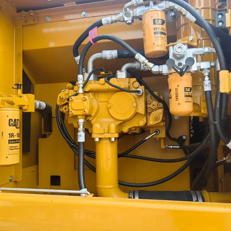 Caterpillar 330D2L detail 2