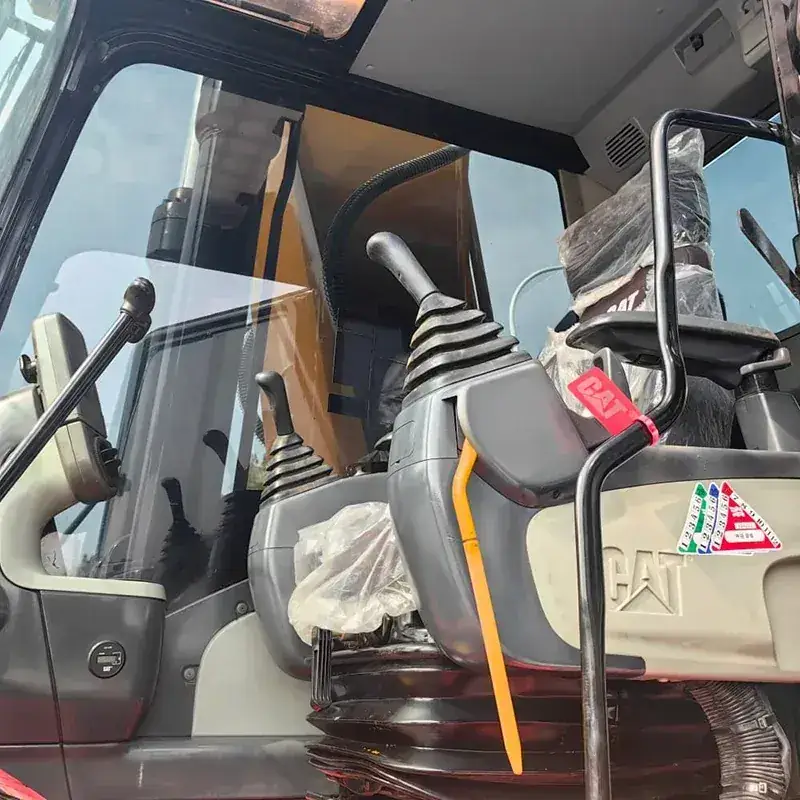 Caterpillar 330D2L detail 3