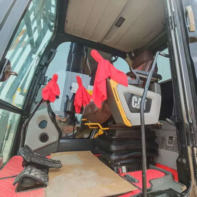 Caterpillar 330GC detail 1