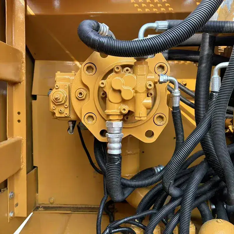 Caterpillar 320BL detail 2