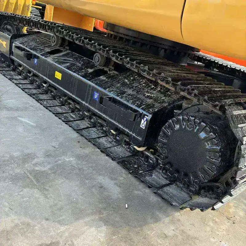 Caterpillar 320BL detail 3