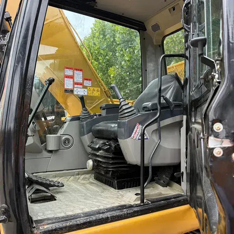 Caterpillar 320CL detail 4