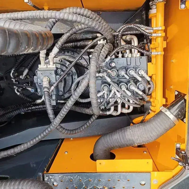 Hyundai 330LC-9S thumbnail 3