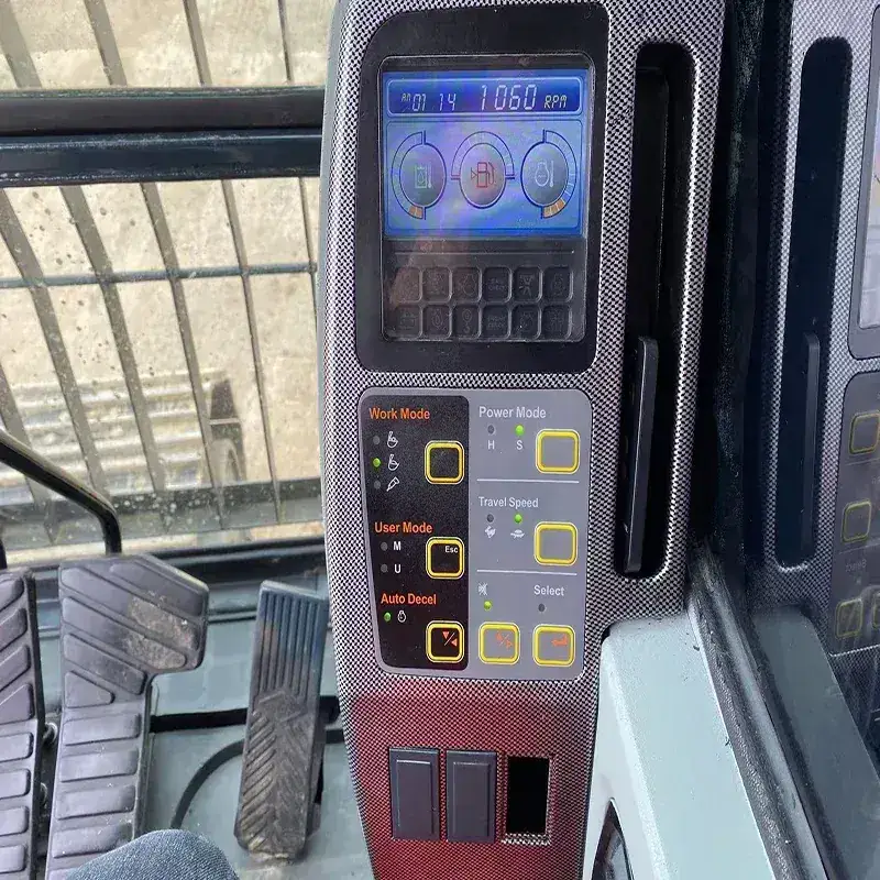 Hyundai HX220S detail 2
