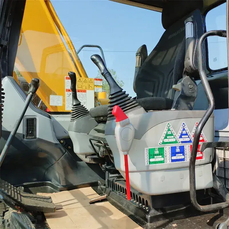 Komatsu PC110 detail 2
