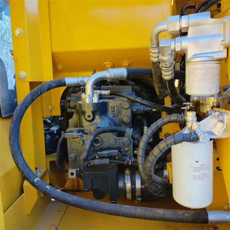 Komatsu PC110 detail 3