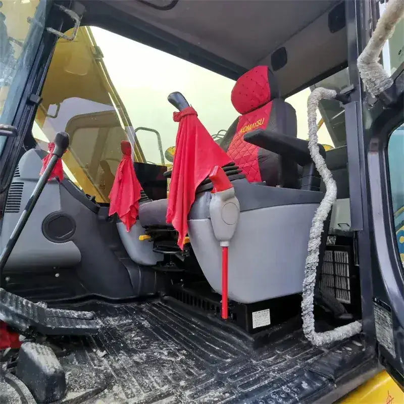 Komatsu PC120 detail 3