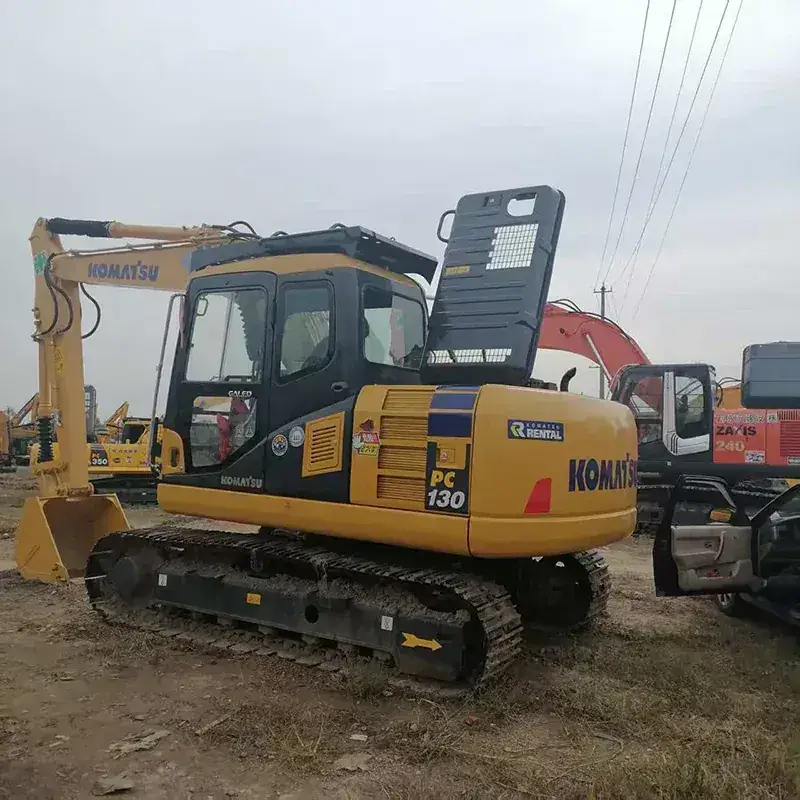 Komatsu PC130 detail 3