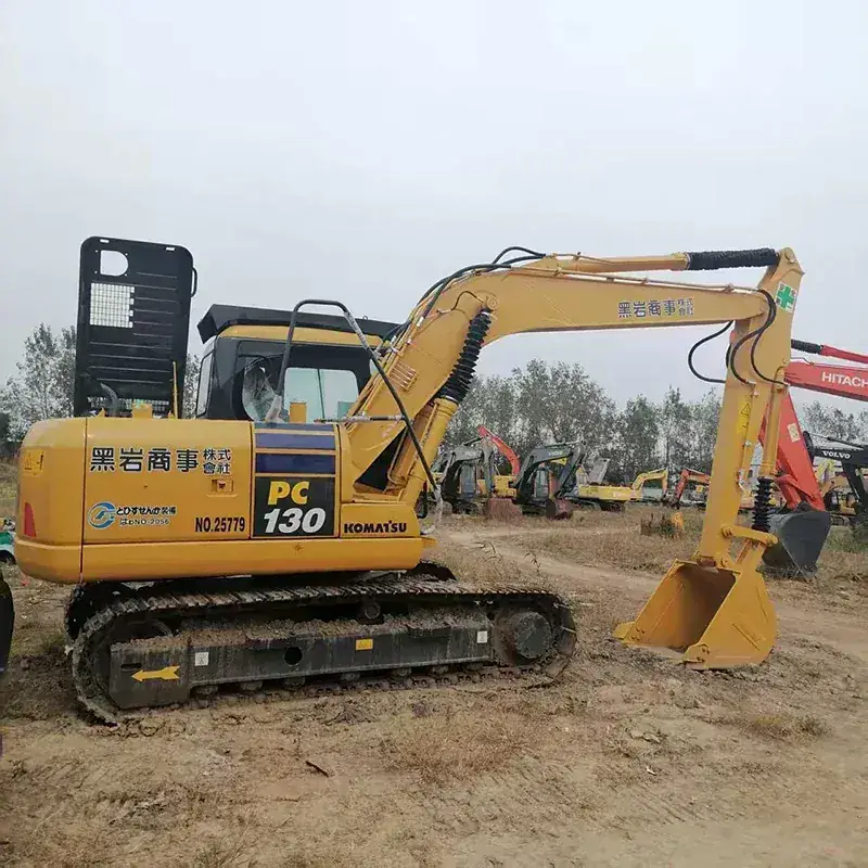 Komatsu PC130 detail 4