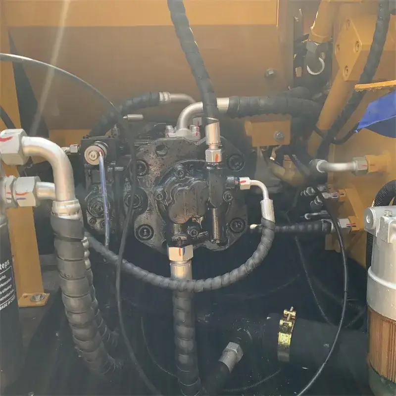 Komatsu PC135C detail 1