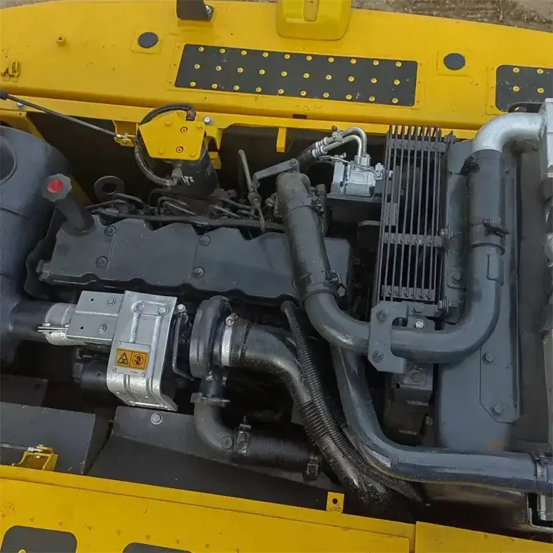 Komatsu PC210LC detail 2