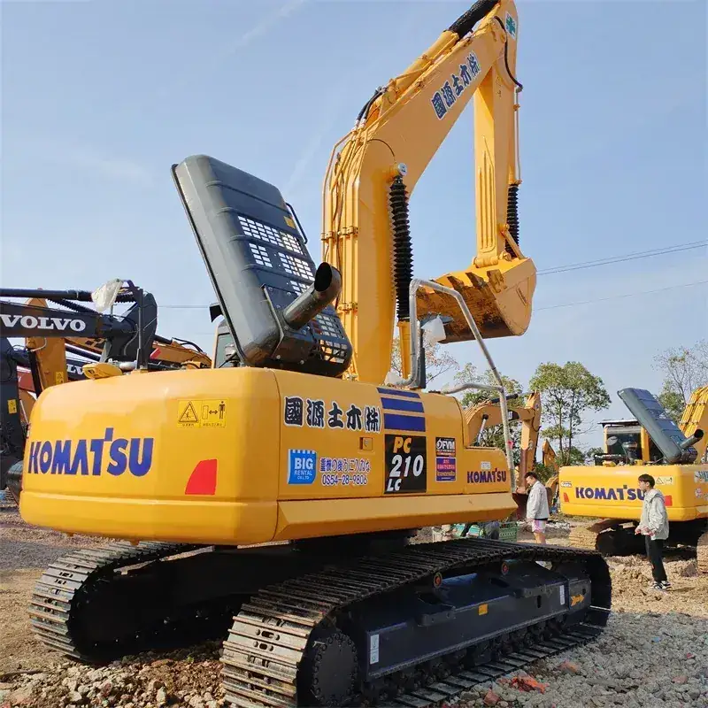 Komatsu PC210LC detail 4