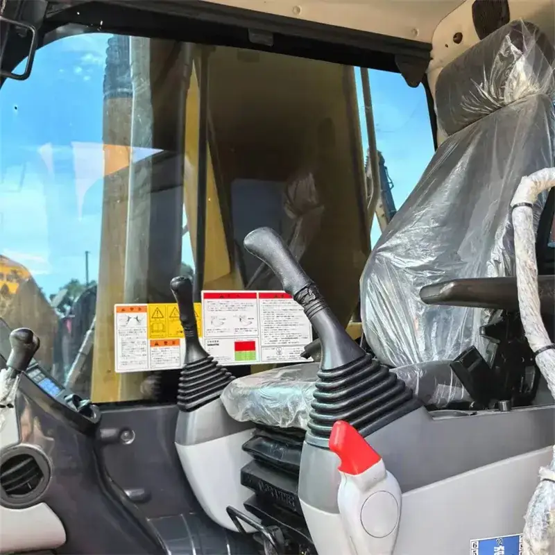 Komatsu PC240 detail 3