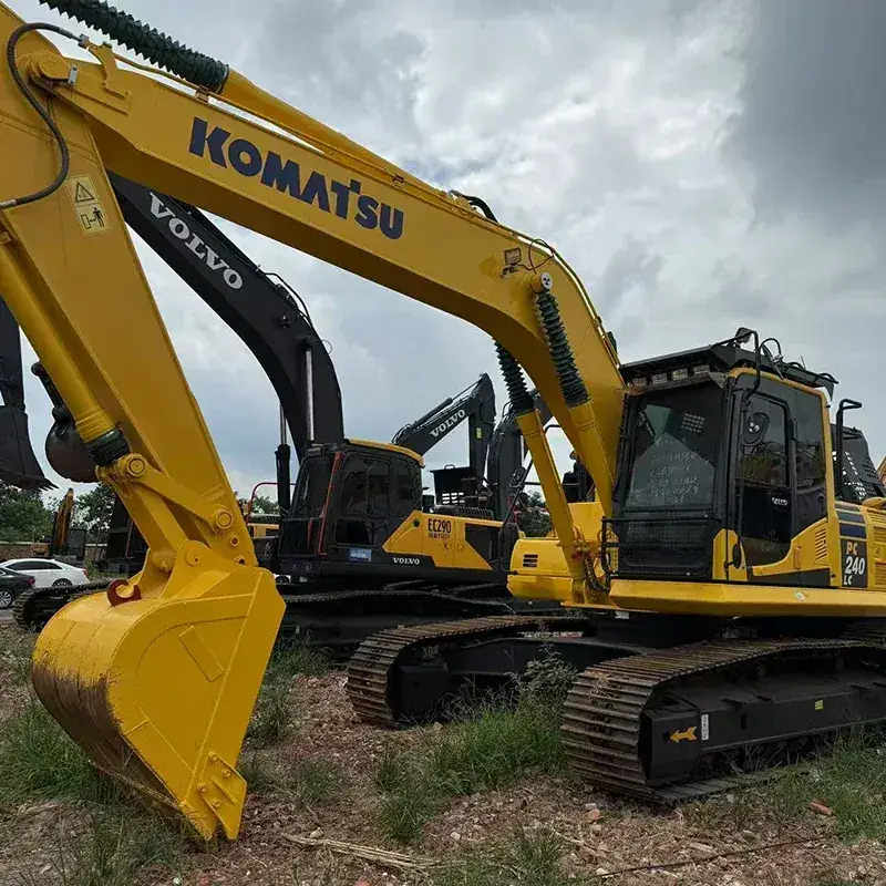 Komatsu PC240 detail 4