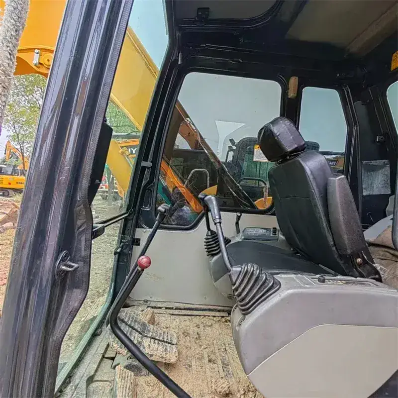 Komatsu PC60 detail 3