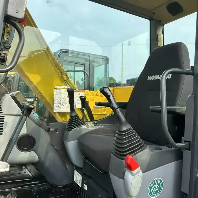 Komatsu PC70 detail 2