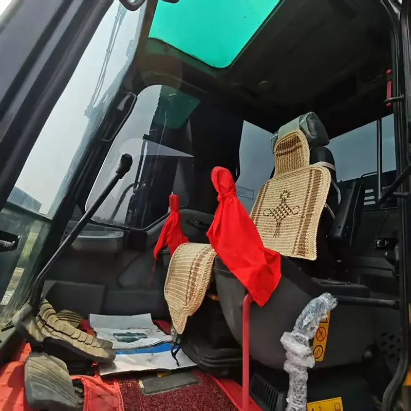 Volvo EC210 detail 3