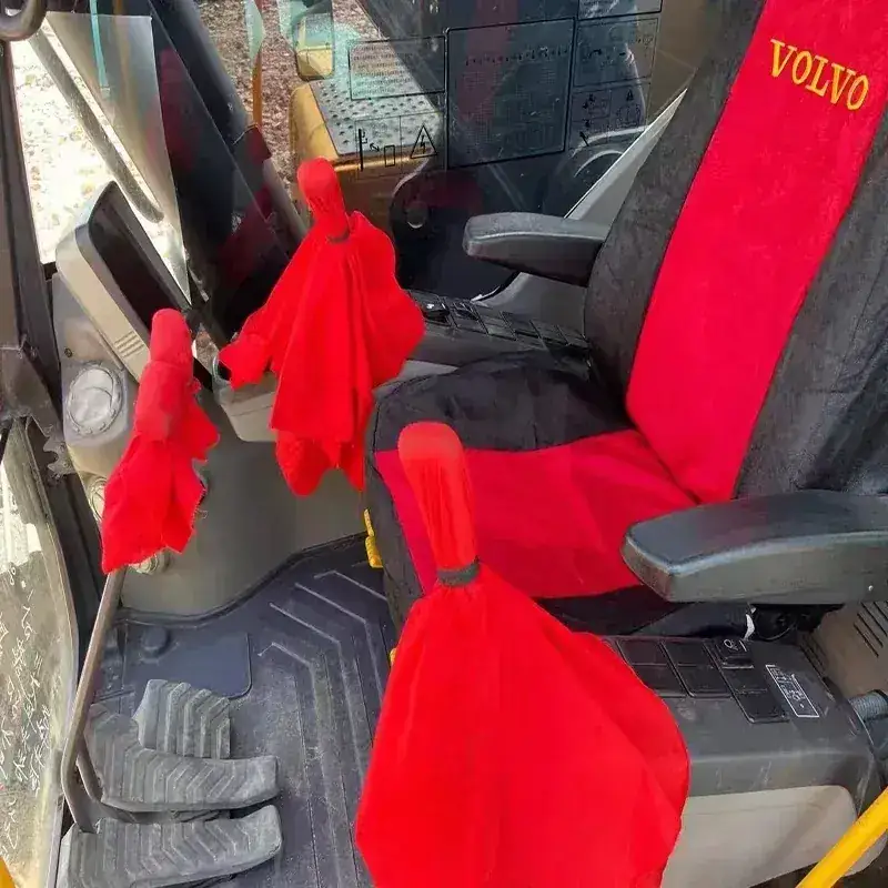 Volvo EC220D detail 1