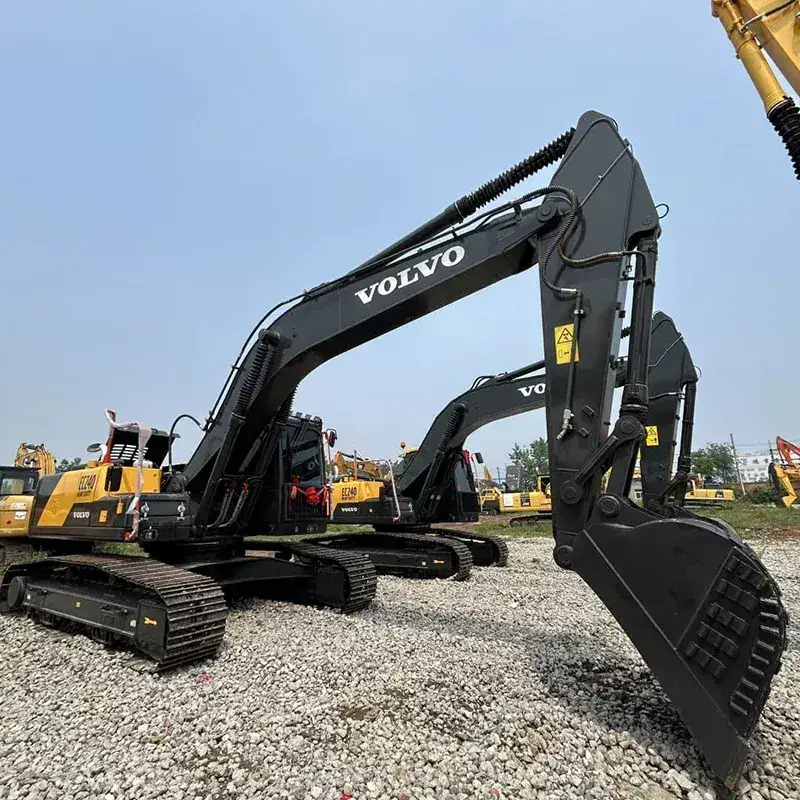 Volvo EC240 detail 2