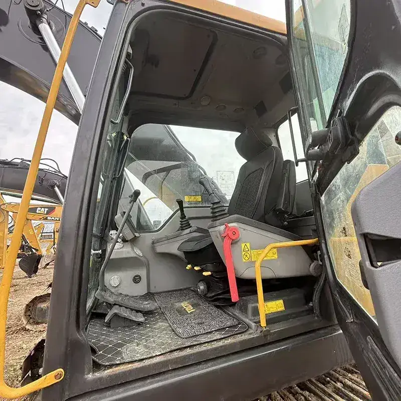 Volvo EC250D detail 4