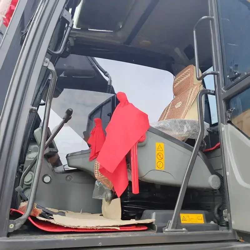 Volvo EC300 detail 1