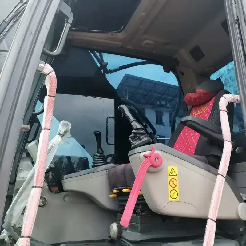 Volvo EC300DL detail 2