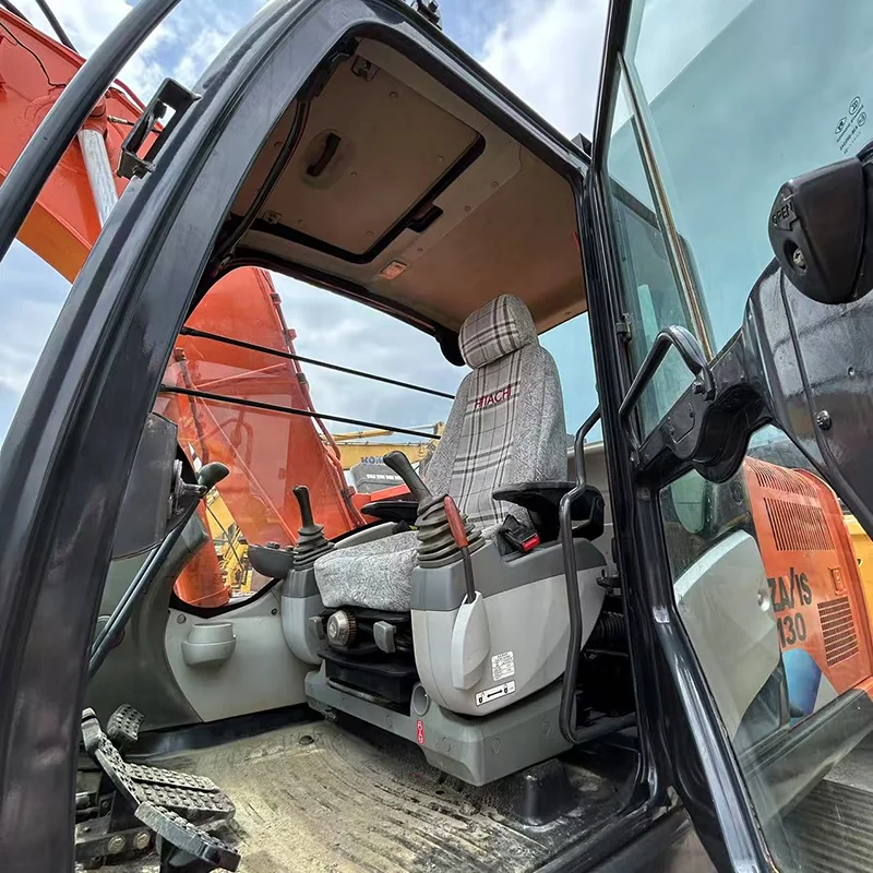 Hitachi ZX130 detail 3
