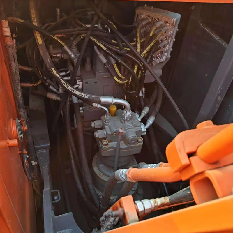 Hitachi ZX130 detail 4